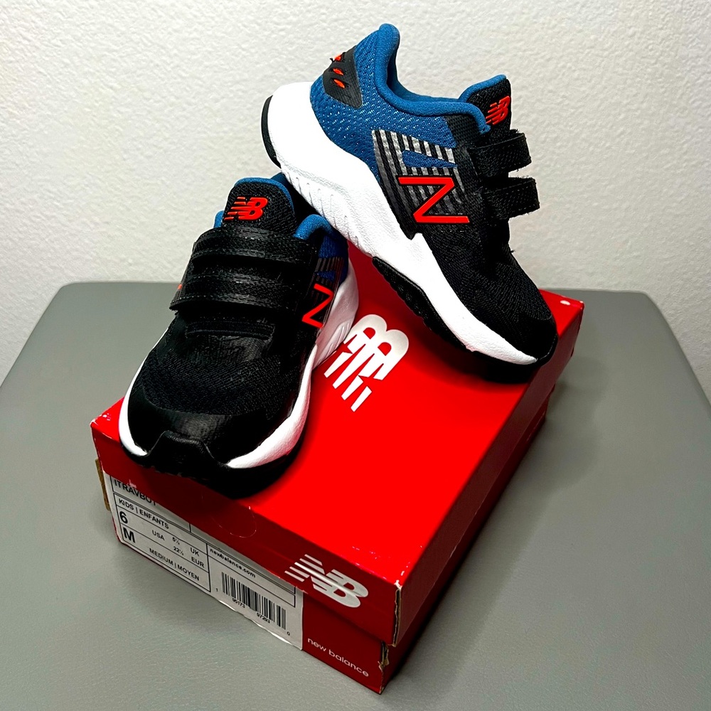 NEW BALANCE Kids’ Rave Running Shoe, Black/Oxygen Blue Size 6 (NEW, Never Worn)